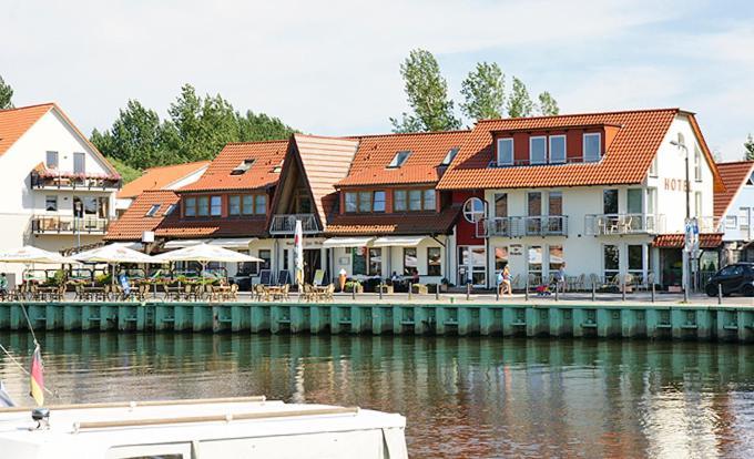 Hotel Zur Bruecke Greifswald Extérieur photo